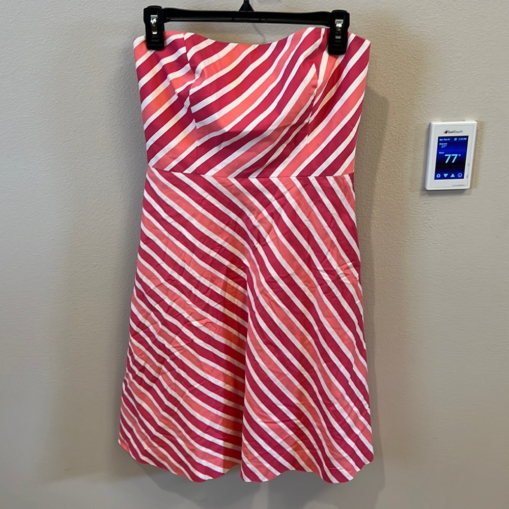 EUC Ann Taylor strapless spring dress. Size 6